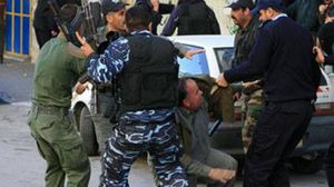 من مشاهد اعتقالات أمن السلطة للمحتجين في الضفة الغربية - ا ف ب