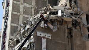 أحد "المواقع" التي تعرضت لقصف الاحتلال الإسرائيلي.. مبنى آهل بالسكان - (وكالات محلية)