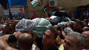 فلسطينيون غاضبون يحملون جثمان الشهيد أبو خضير ـ الأناضول