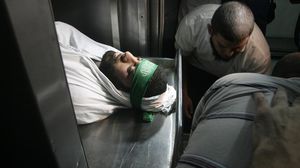 أحد شهداء القصف الإسرائيلي على قطاع غزة - الأناضول
