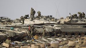 دبابات إسرائيلية على حدود غزة -  اسوشيتد برس