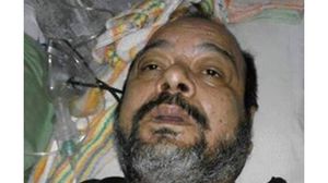 احتجز عادل عبد الرحمن في زنزانة مكتظة ولم يتلق الرعاية الطبية