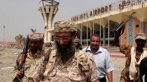 سيطرت المقاومة الشعبية بدعم من التحالف على مطار عدن قبل أيام (أرشيفية) - أ ف ب