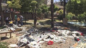 آثار الانفجار في محيط المركز الثقافي في بلدة سروج التركية - الأناضول