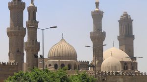 جرى العرف طيلة العقود الماضية في مصر على تحمل الدولة تكاليف استهلاك الكهرباء في المساجد والكنائس - أرشيفية