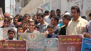 احتجاج أطفال غزة على تخفيض أونروا خدماتها لصالح اللاجئين ـ الأناضول