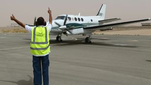 طائرة خاصة بتلقيح الغيوم على مدرج مطار العين - أ ف ب