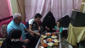 أسرة الشهيد الشاب محمد عادل اللبان في أول رمضان لهم دون ابنهم - عربي21