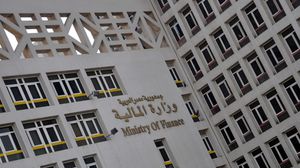 تتوقع وزارة المالية المصرية أن تصل القيمة الاجمالية للأسهم المطروحة حوالي 80 مليار جنيه (4.5 مليارات دولار) -أرشيفية