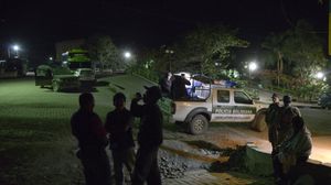 الشرطة ومسؤولون محليون يقومون بدوريات في قرية لا أسونتا ببوليفيا - أ ف ب