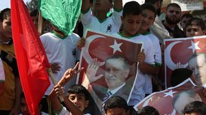 وقفة أمام ميدان فلسطين وسط غزة لدعم تركيا ورئيسها رجب طيب أردوغان- وكالة صفا