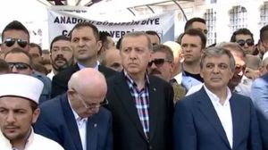 أردوغان وغول يشاركان في تشييع ضحايا الانقلاب الفاشل- تويتر