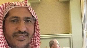 الداعية العمري يلتقط صورة سيلفي للقرضاوي داخل قصر الصفا في مكة- تويتر