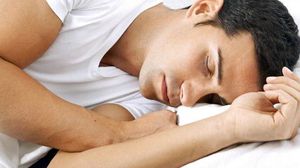 تؤكد نتائج الدراسات الحديثة مخاطر قلة النوم على صحة الإنسان - تعبيرية