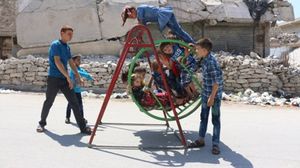 تعرضت أحياء في حلب لقصف بقنابل عنقودية وفسفورية نفذته الطائرات الروسية وطائرات النظام- أ ف ب
