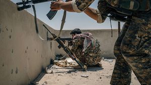 تشهد الرقة اشتباكات مستمرة بين القوات الكردية وتنظيم الدولة- جيتي