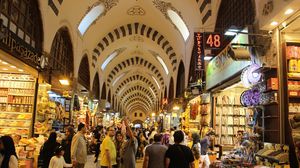 يزور آلاف السياح الأسواق التركية المغطاة يوميا- الأناضول