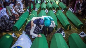 قتل الصرب آلاف البوسنيين المسلمين في سريبرينيتسا قبل 29 عاما- جيتي