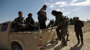 وحدات الحماية الكردية رفضت عرضا أمريكيا بانسحاب قواتها من مواقعها على الحدود السورية التركية- جيتي