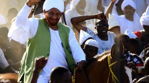 دعا زعيم حزب الأمة المعارض في السودان إلى استمرار الاعتصامات والاحتجاجات حتى تحقيق مطالب الشعب- جيتي 