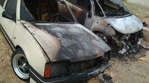 المستوطنون أحرقوا السيارات بعد أن تسللوا ليلا إلى قرية عوريف- فيسبوك