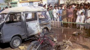 أوضحت الشرطة الباكستانية أن عبوة ناسفة بدائية الصنع زرعت بالمسجد، وانفجرت أثناء صلاة العشاء الجمعة- جيتي