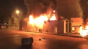 صورة لحرق مقر "كتائب حزب الله" في محافظة النجف ليلة أمس- من الفيديو