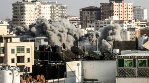  أكد النشطاء عبر الوسم أن القصف قد تم بموافقة "إماراتية سعودية مصرية" في سياق "صفقة القرن" - جيتي