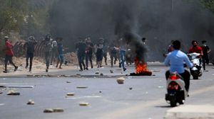 متظاهرون غاضبون أحرقوا مقار أربعة أحزاب شيعية في محافظة المثنى- جيتي