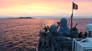 البحرية الفرنسية شاركت بسفينة كاسارد في التدريبات العسكرية مع قوات قطرية- جيتي 