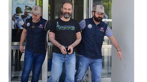 قُبض على غوفين وزوجته سيفدا، وهي قاضية سابقة،متهمة ايضا بالضلوع والارتباط بجماعة غولن- صحيفة ديلي نيوز حرية التركية