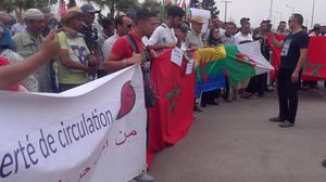 دعا النشطاء المشاركون في الوقفة السياسيين في المغرب والجزائر لإيجاد حل لفتح الحدود - فيسبوك