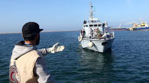 دورية تابعة لحرس السواحل تمكنت، الخميس، من إنقاذ عدد 104 مهاجرين غير شرعيين- جيتي