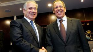 القناة العاشرة الإسرائيلية، قالت إن "تل أبيب وموسكو توصلتا إلى تفاهمات مشتركة بشأن الوضع على الحدود مع سوريا- جيتي 