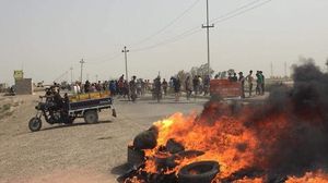 متظاهروا البصرة قطعوا الطريق المؤدية غلى حقل غرب القرنة 2 في المحافظة- فيسبوك
