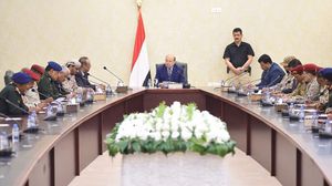 الحكومة اليمنية التي كلفها هادي معترف بها دوليا مقابل حكومة الحوثيين في صنعاء- جيتي
