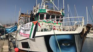 اعتدت قوات الاحتلال الأحد الماضي، على سفينة كسر الحصار المتجهة نحو قطاع غزة واقتادتها إلى ميناء أسدود- عربي21