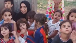 العراقية سناء إبراهيم قتل تنظيم الدولة أبناءها الخمسة وترعى الآن 22 حفيدا- من الفيديو