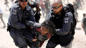 الاحتلال أصاب أكثر من 35 فلسطينيا في خان الأحمر- تويتر