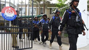 بدأت الأجهزة الأمنية بالتحقيق مع المهاجم الذي قتل عناصر من الشرطة الإيرانية- جيتي