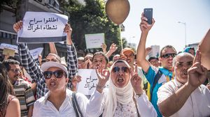 ردد المشاركون في المسيرة شعارات تدعم مطالب الحراك وتدعو لإطلاق سراح معتقليه - الأناضول