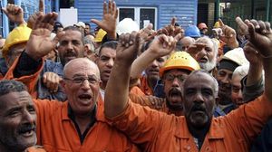 منذ 15 تموز يوليو يقوم عمال شركة مصر الوسطى للغزل والنسيج بالمنيا بالإضراب عن العمل- تويتر