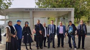 وفد إعلامي عربي في أثناء زيارة سابقة لمتحف الهولوكوست الإسرائيلي- خارجية الاحتلال عبر تويتر