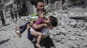 أفاد المرصد السوري لحقوق الإنسان، أن 11 مدنيا لقوا مصرعهم، بينهم أم مع أطفالها الستّة- جيتي (أرشيفية)