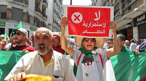 منذ بداية حركة الاحتجاج، يحاول جزائريون إحياء النقاش الديمقراطي من خلال صفحات الفيسبوك ومنصات الويب- جيتي