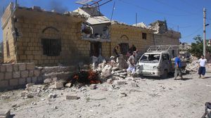قتل الاثنين الماضي 55 مدنيا على الأقل في قصف طائرات للنظام السوري وأخرى روسية على سوقين شعبيين- جيتي
