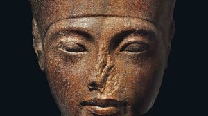 الرأس التي يرجع تاريخها لأكثر من 3000 عام والتي بيعت في دار كريستيز للمزادات- ا ف ب