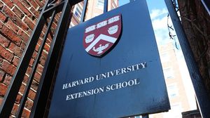 جامعة هارفارد خرجت 13,650 خرّيجا مليارديرا