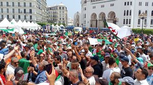 الشارع الجزائري لا يزال متشككا بشأن مصداقية لجنة الحوار- tsa-عربي