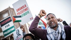حفيد مانديلا قال إن "صفقة القرن" كانت محاولة وقحة لشرعنة سرقة الاحتلال للأراضي الفلسطينية- جيتي